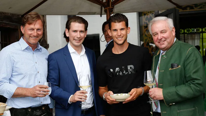 Sport und Politik: Premier-League-Manager Ralph Hasenhüttel, Altkanzler Sebastian Kurz, Tennis-Star Dominic Thiem und Landeshauptmann Hermann Schützenhöfer
