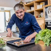 Manuel Ressi kann aus der umliegenden Natur tief in die Produkt-Schatzkiste greifen