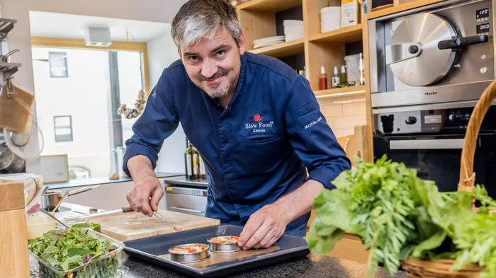 Manuel Ressi kann aus der umliegenden Natur tief in die Produkt-Schatzkiste greifen