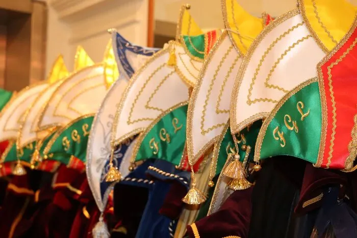 Die Faschingsgilde Leoben begründete die Vergabe an Zitzenbacher mit seiner "geerdeten Art und seinem Verständnis von Fasching als Brauchtum und Tradition", der auch immer ein offenes Ohr für die Anliegen bezüglich des Faschings habe.