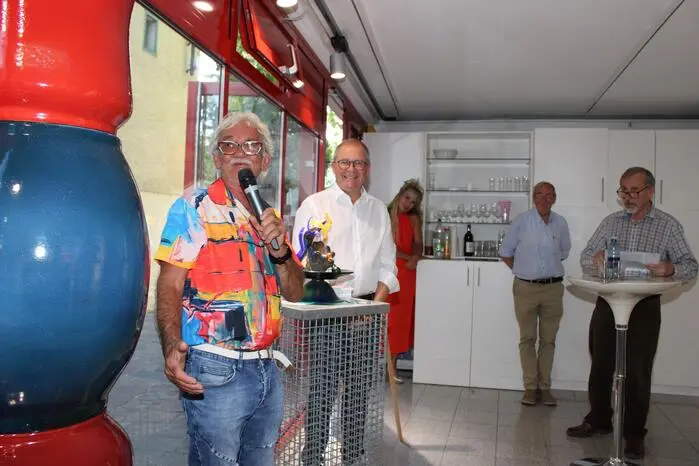Bis 31. August 2026 präsentiert die Stadtgemeinde Voitsberg die faszinierenden Werke des aus Södingberg stammenden Glaskünstlers Heinz Strasser.