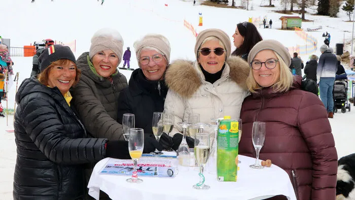 Am Zirbenlift wurden die Damen mit einem Getränk empfangen. Auf den Pisten gab es hilfreiche Tipps und Tricks von den Skilehrern und in den Betrieben erhielten die Damen auch ein kleines Überraschungsgeschenk.