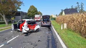 Bei dem Auffahrunfall mit zwei Pkw und einem Wohnwagen wurden zwei Personen leicht verletzt