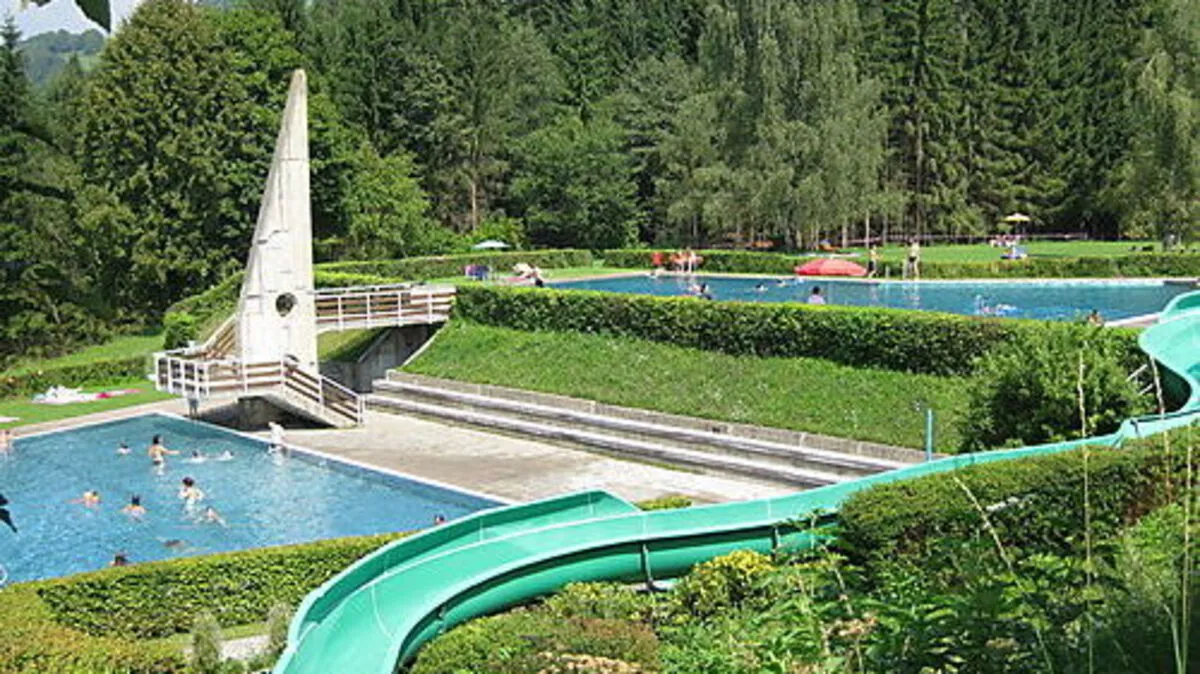 Auch im Terrassenbad der Marktgemeinde Klein St. Paul bereitet man sich auf die Saison vor
