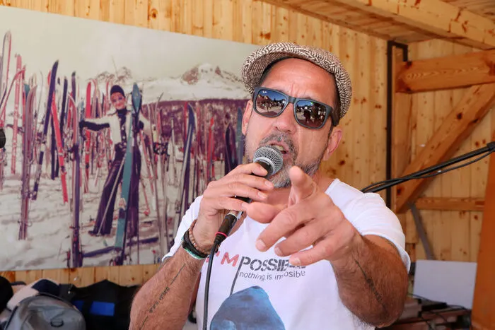 Stefan Volpe alias Doktor Südbahn sorgte für Stimmung mit seiner  "SymPartie" Band bei der Apres Ski Party am Berg!