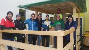 Der Spaß regiert bei dieser Mitterdorfer Partie. Kommentar zum Foto: „Jeder sieht, dass das Foto gestellt ist, denn es fehlt das Bier bei uns.“