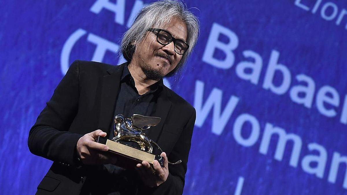 Lav Diaz freut sich über den Goldenen Löwen