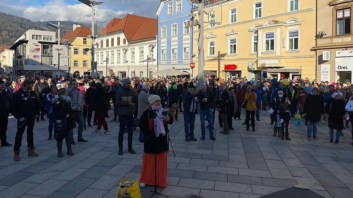 Kundgebung der Gegner von Coronamaßnahmen am Leobener Hauptplatz