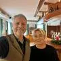 Am Bild sieht man einen Mann und eine Frau in einem Gasthaus | Christian Sajovitz mit seiner Frau Ute