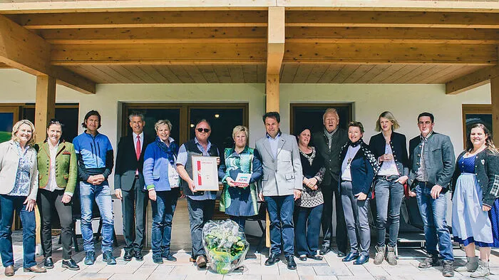 Viele Gratulanten für Hermann Steiner und Petra Holub (Mitte)