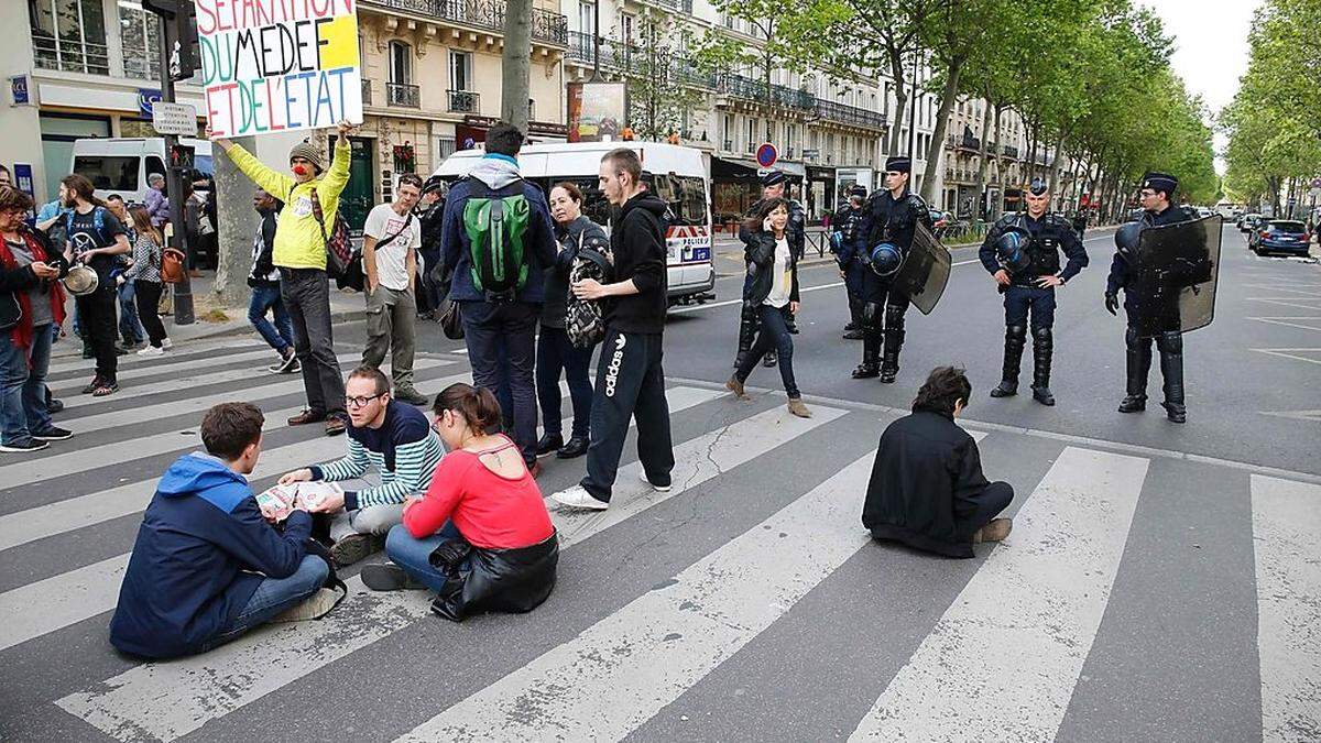 Nuit Debout: Junge Menschen besetzen öffentliche Plätze