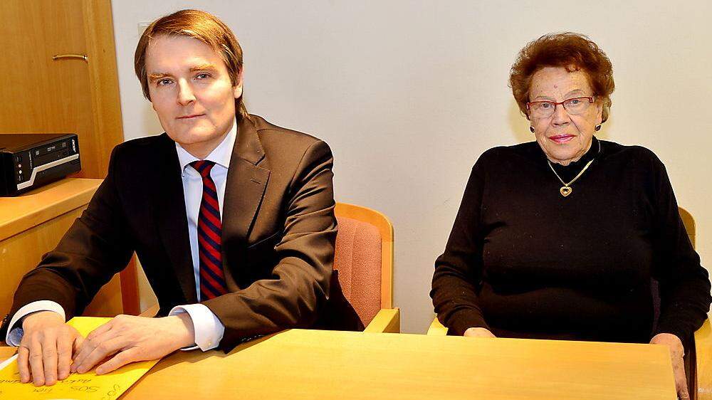 Anwalt Armin Sparrer und Elfriede Dorfer am Dienstag vor Gericht