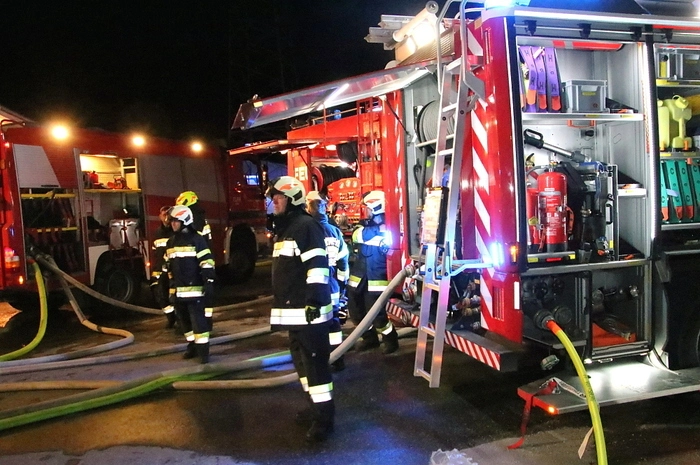 Die Einsatzleitung lag bei HBI Bernhard Haller von der FF Bärnbach, auch Bereichsfeuerwehrkommandant Christian Leitgeb und sein Stellvertreter Klaus Gehr waren am Einsatzort.
