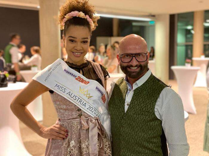 Miss Austria 2021/22, Linda Lawal, und Starfrisör Dieter Ferschinger