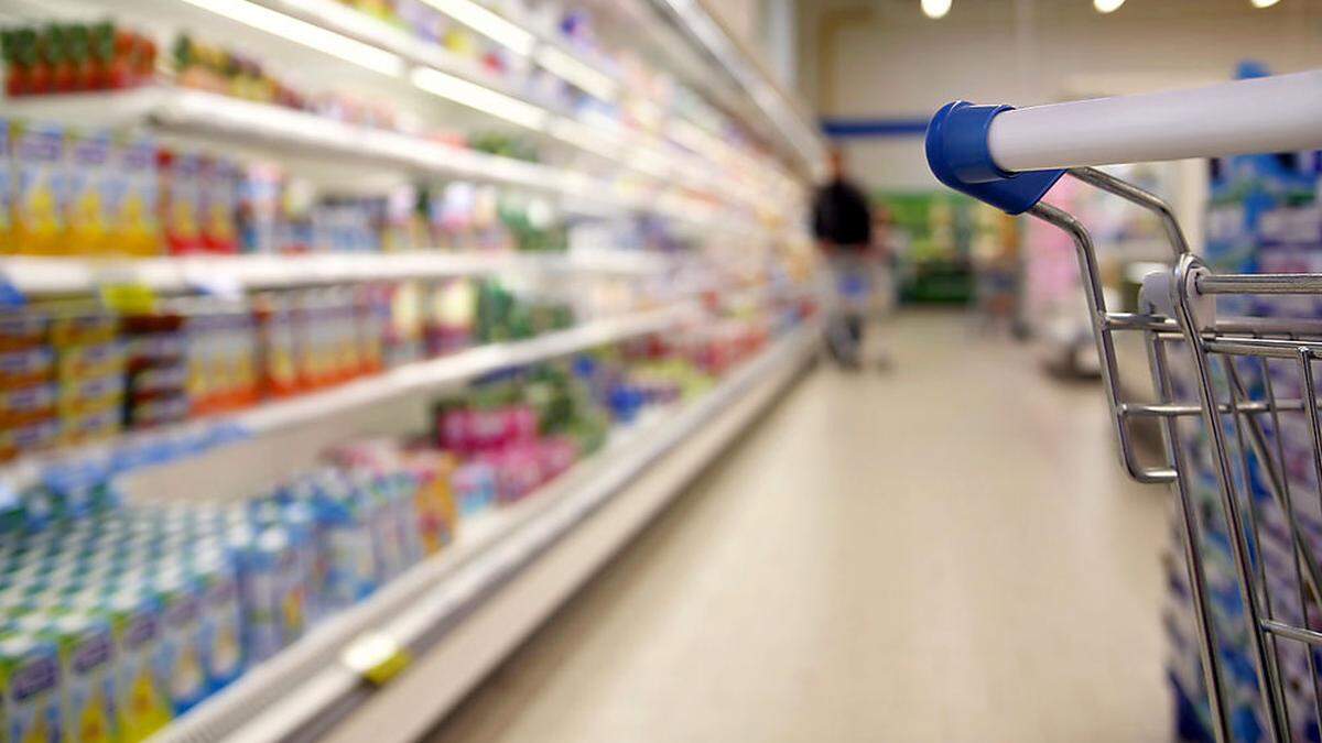 Ein Unbekannter wollte einen gefüllten Einkaufswagen aus einem Lebensmittelgeschäft in Klagenfurt stehlen (Symbolfoto)