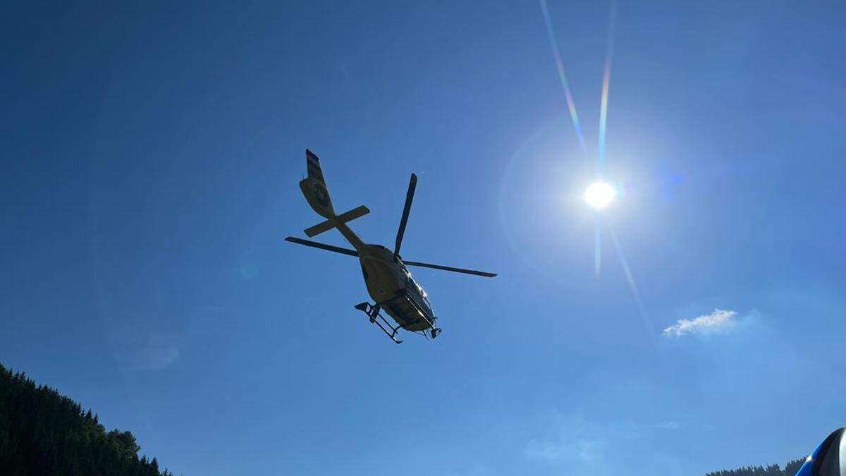 Ein Motorradfahrer wurde mit Verletzungen unbestimmten Grades ins LKH Graz geflogen (Sujetfoto)