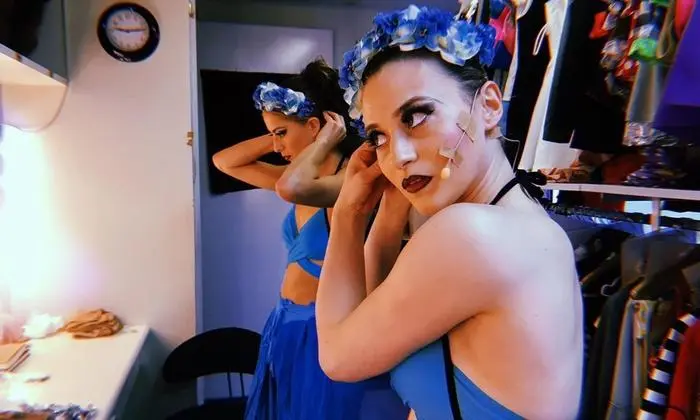 Teresa Schneider Backstage am Schiff