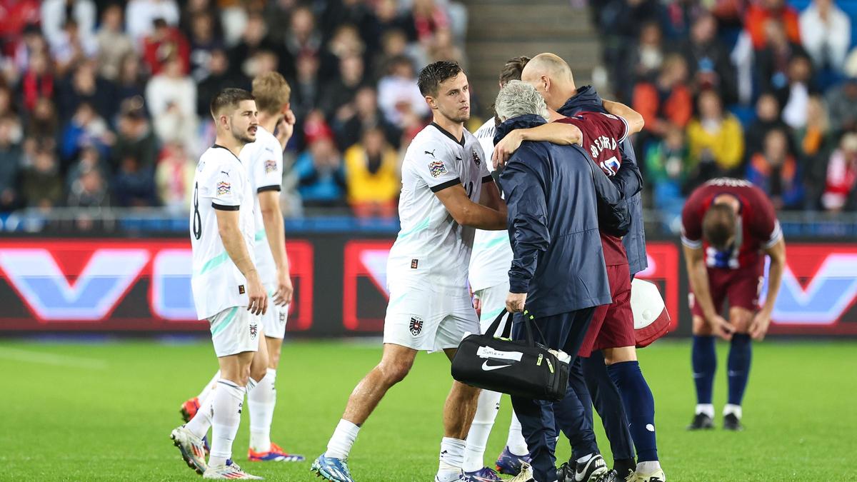 Christoph Baumgartner entschuldigte sich nach dem Foul bei Martin Odegaard