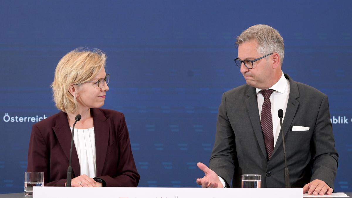 Energieministerin Leonore Gewessler und Finanzminister Magnus Brunner vor dem Ministerrat