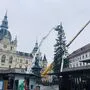 Der Christbaum am Grazer Hauptplatz steht seit heute früh