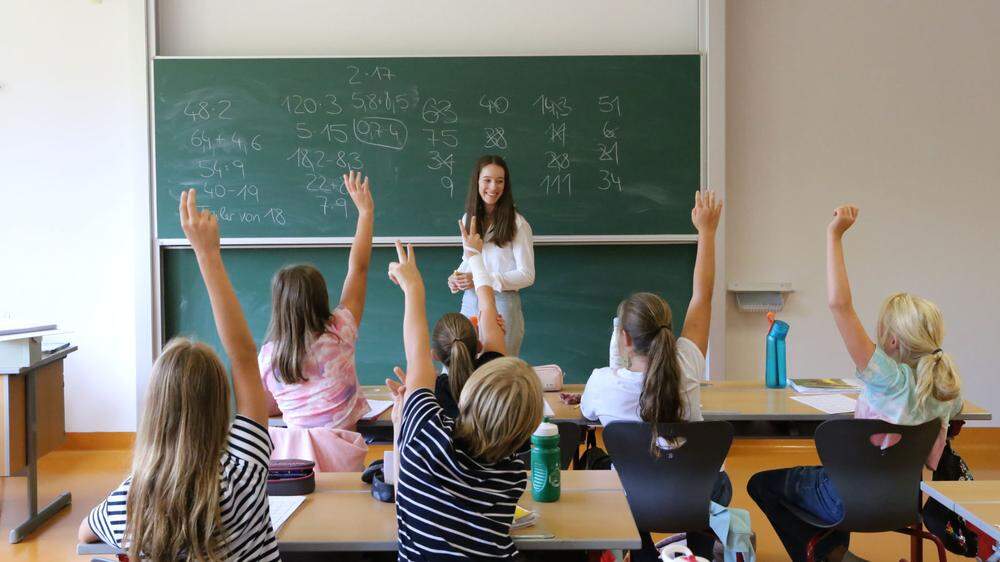 Die Kinder lernen in den Gruppen Englisch, Mathematik und Deutsch