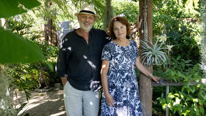 Der Garten ist "erwachsen" geworden. Ingrid und Ernst Zerche genießen den Schatten der Bäume