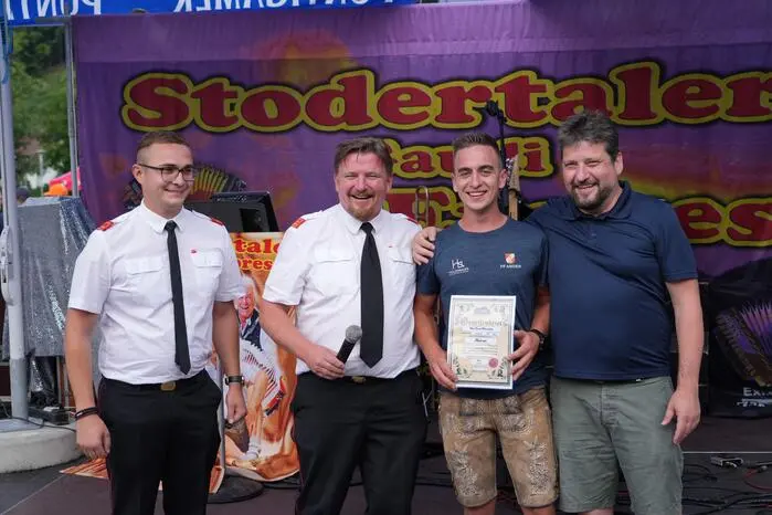Die Freiwillige Feuerwehr Anger unter dem Kommando von Siegfried Höfler und Michael Höfer lud zu einem bunten Fest.