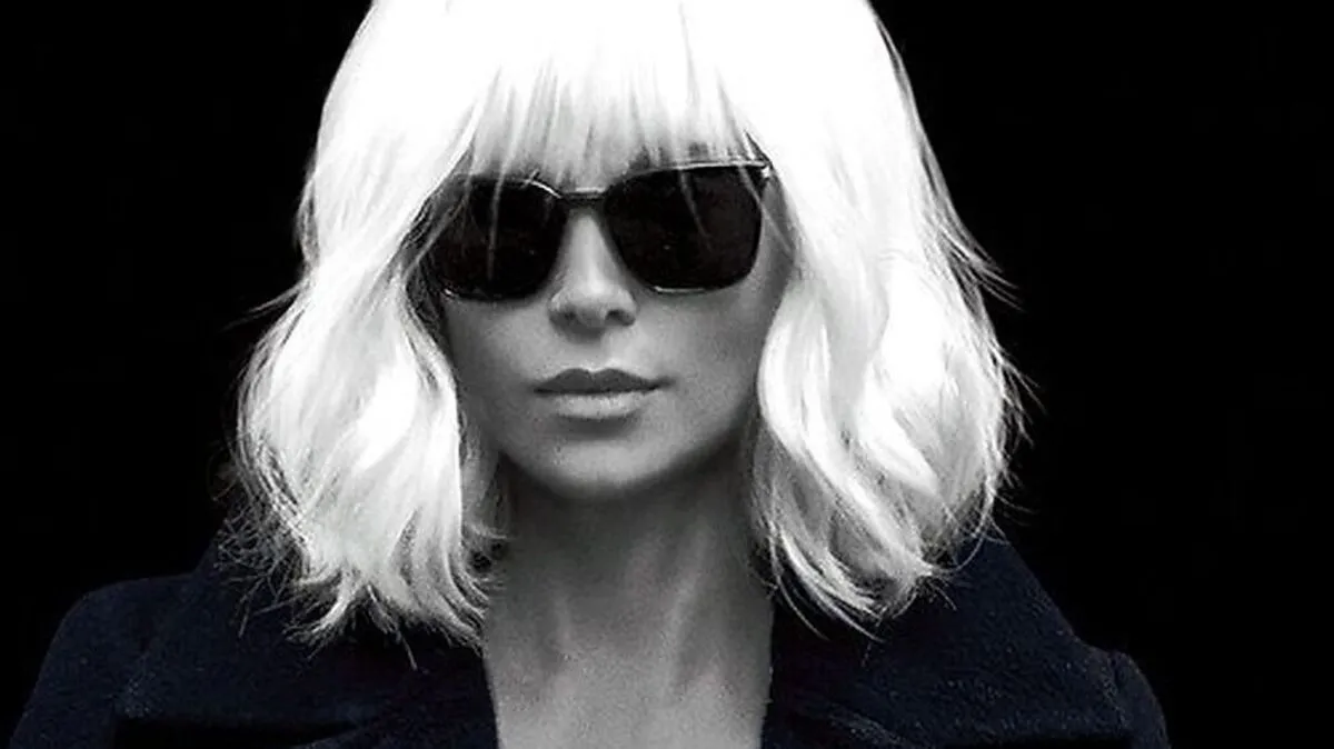 Coole Blonde in geteilter Stadt: Charlize Therone als Geheimagentin