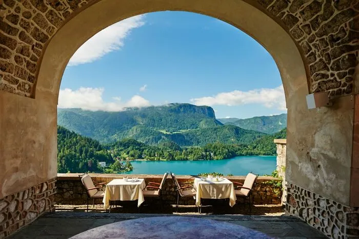 Traumhafter Ausblick im Restaurant auf Burg Bled
