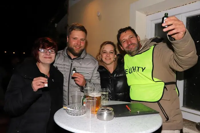 Bitte klicken Sie sich durch die Bilder!