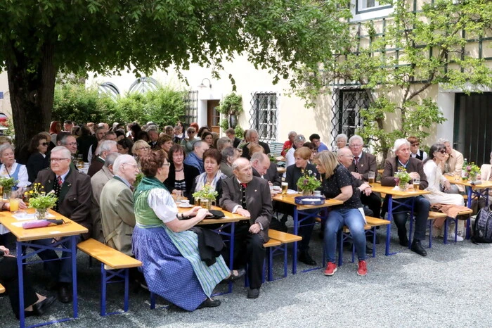Beim Frühlingskonzert gesichtet wurden unter anderen Bürgermeister Franz Pirolt, Dechant Johann Rossmann, Bezirksfeuerwehrkommandant Friedl Monai, Mediziner Franz Ferstner sowie Gernot Rumpold, einst Jörg Haiders "Mann fürs Grobe". 