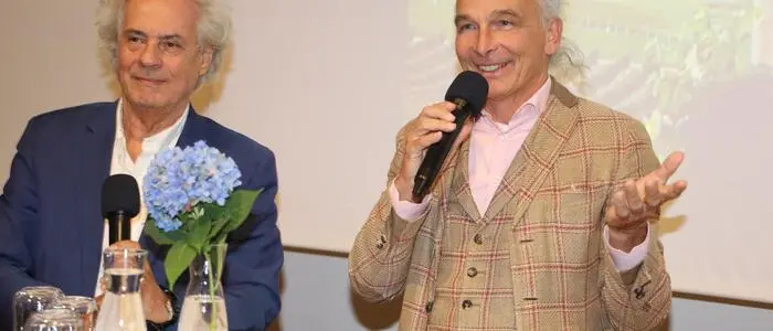 In St. Nikolai präsentierte Alfred Ninaus (l.) seinen neuesten Film „Die Südoststeirische Roas“. Er ist Teil der Reihe „Land der Berge“ auf ORF III. ORF-Redakteur Gernot Rath (r.) führte durch die Premiere