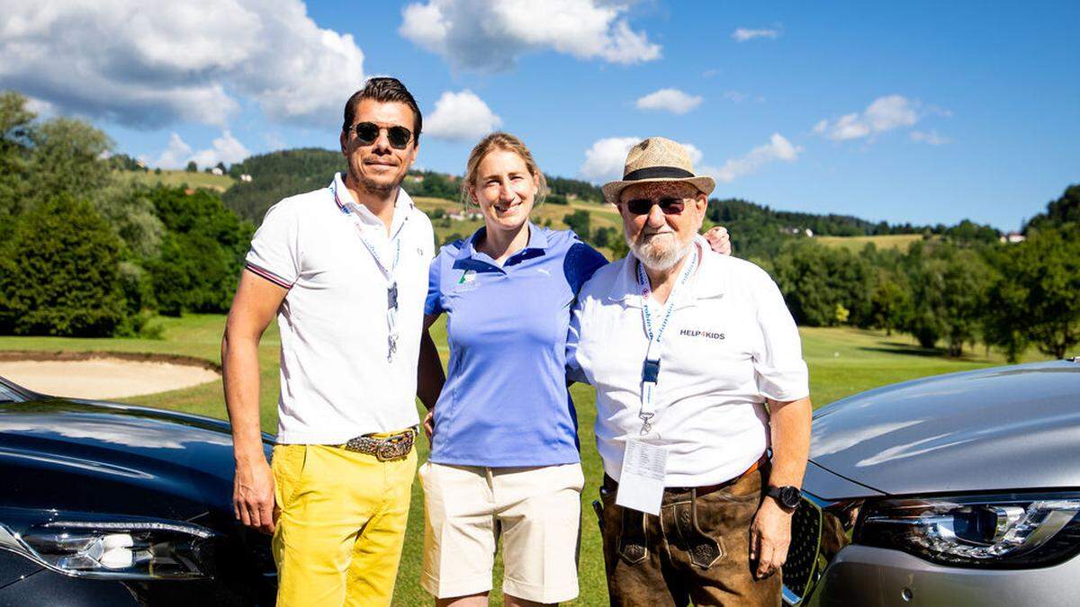 Paul Schweighofer und Verena Robinson vom Autohaus Robinson mit Helmuth Gruber