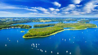 In Masuren gibt es rund 2700 Seen. Die größten sind der Śniardwy (Spirdingsee) und der Mamry (Mauersee)