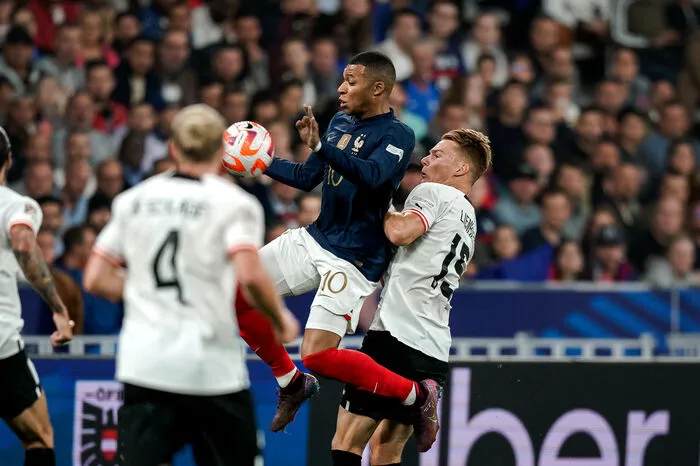 In der ersten Hälfte fiel der Freiburg-Defensivspieler vorallem aufgrund eines Slapstick-Hinfallers auf. Im zweitenDurchgang verlor er beim 0:2 das Kopfballduell mit Olivier Giroud.