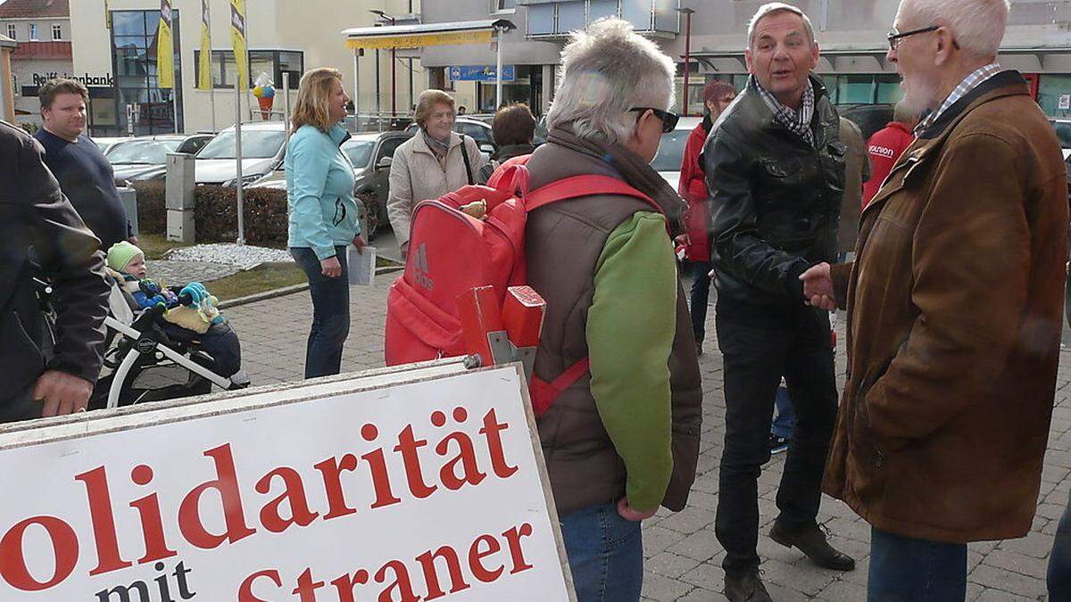 Rund 100 Sympathisanten haben zum Auftakt für Straner unterschrieben