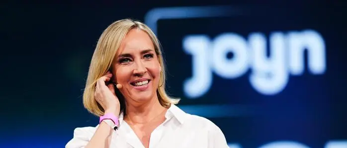 Moderatorin Nadja Bernhard