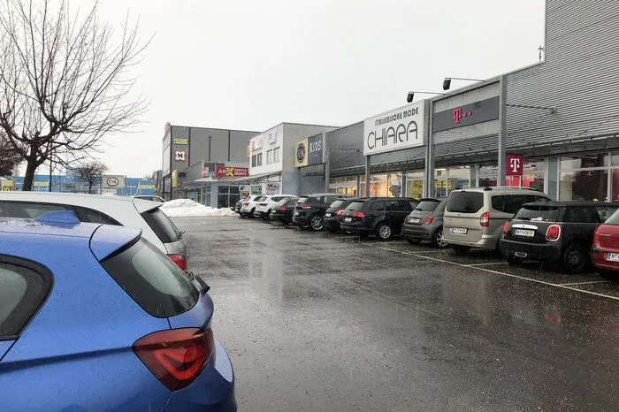 Schon kurz nach neun Uhr ist der Parkplatz vor dem "Kastner" voll.