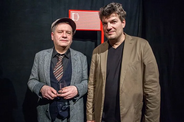 Über den Großen Diagonale-Preis für den besten Dokumentarfilm "Die bauliche Maßnahme" darf sich Nikolaus Geyrhalter (rechts) freuen.
