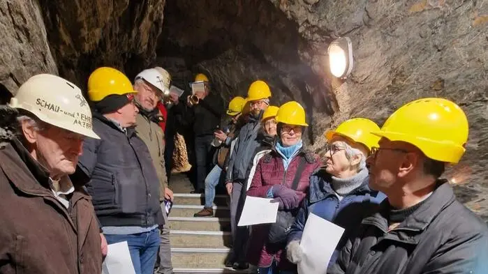 Es ist längst Bergmannstradition: Auch heuer feierte der Knappenverein Arzberg im Schaubergwerk die „Mettenschicht“. Sie stellte die Abschlussfeier des 30-jährigen Jubiläums des Arzberger Schaubergwerks dar. 
