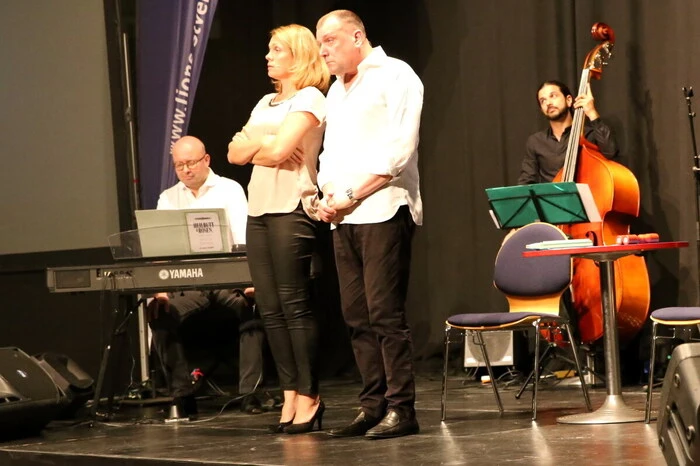 Und Theresia Haiger und Helmuth Vavra sorgten mit ihrer gut gelungenen Mischung aus Satire und musikalischen Köstlichkeiten rund zwei Stunden dafür, dass Lachen ohne Ende angesagt war. 