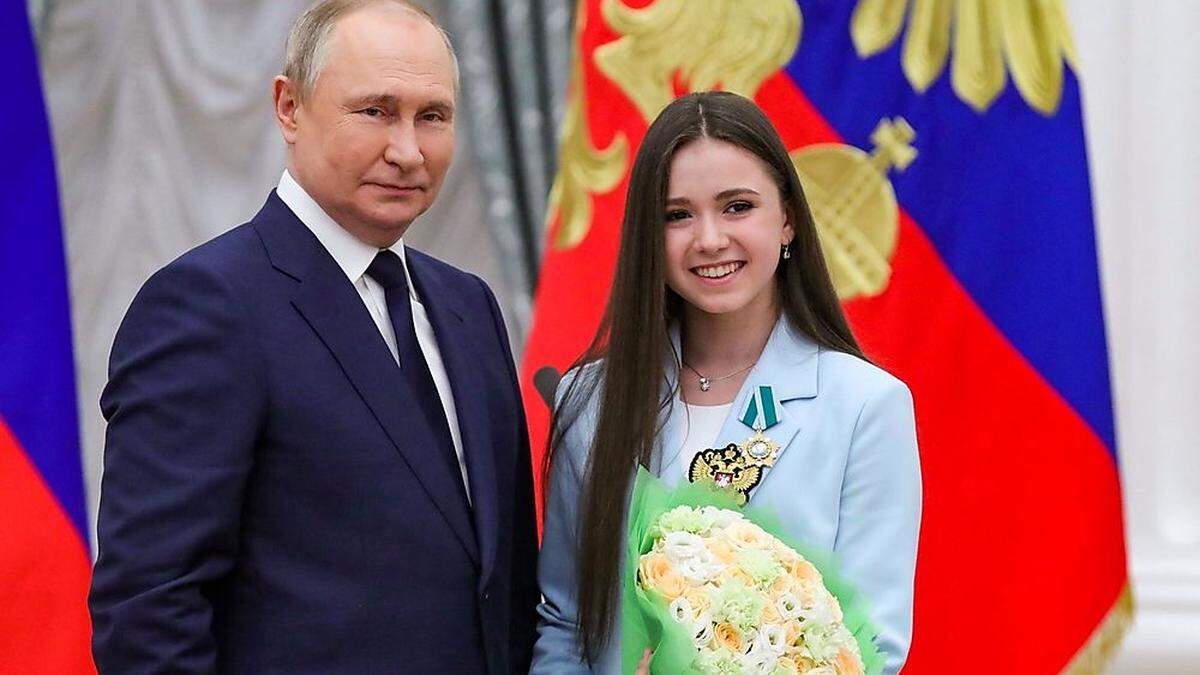 Kamilia Walijewa mit dem russischen Präsidenten Wladimir Putin.