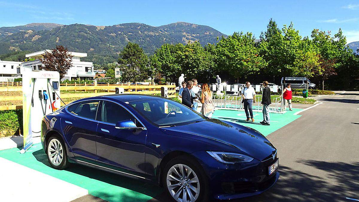 In Seeboden wurde die größte E-Tankstelle im Bezirk Spittal eröffnet