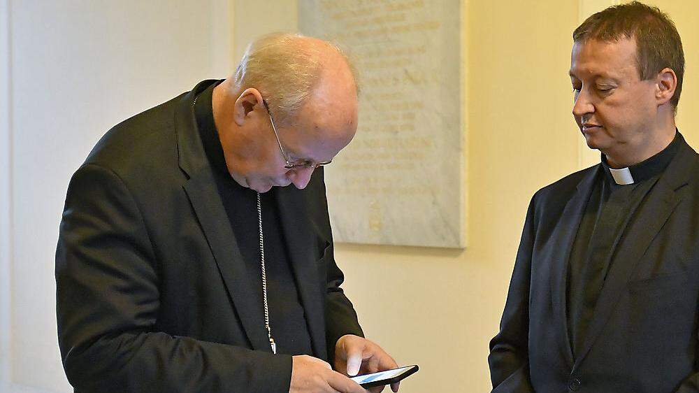 Kardinal Christoph Schönborn und der Generalsekretär der Bischofskonferenz Peter Schipka 