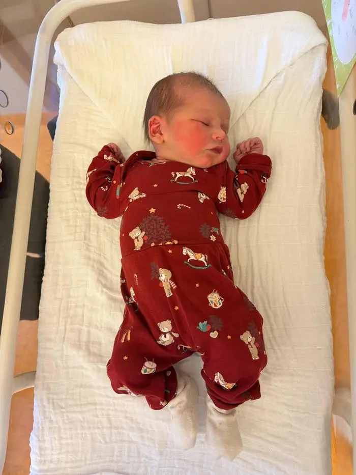 „Weihnachtsrakete“ Sophia Aurelia Alexandra startet mit 50 Zentimetern und 3120 Gramm ins Leben