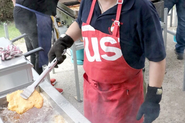 Übrigens: Als Grillmeister ein wahrer Meister seines Fachs: FF-Kommandant Wolfgang Moser. 