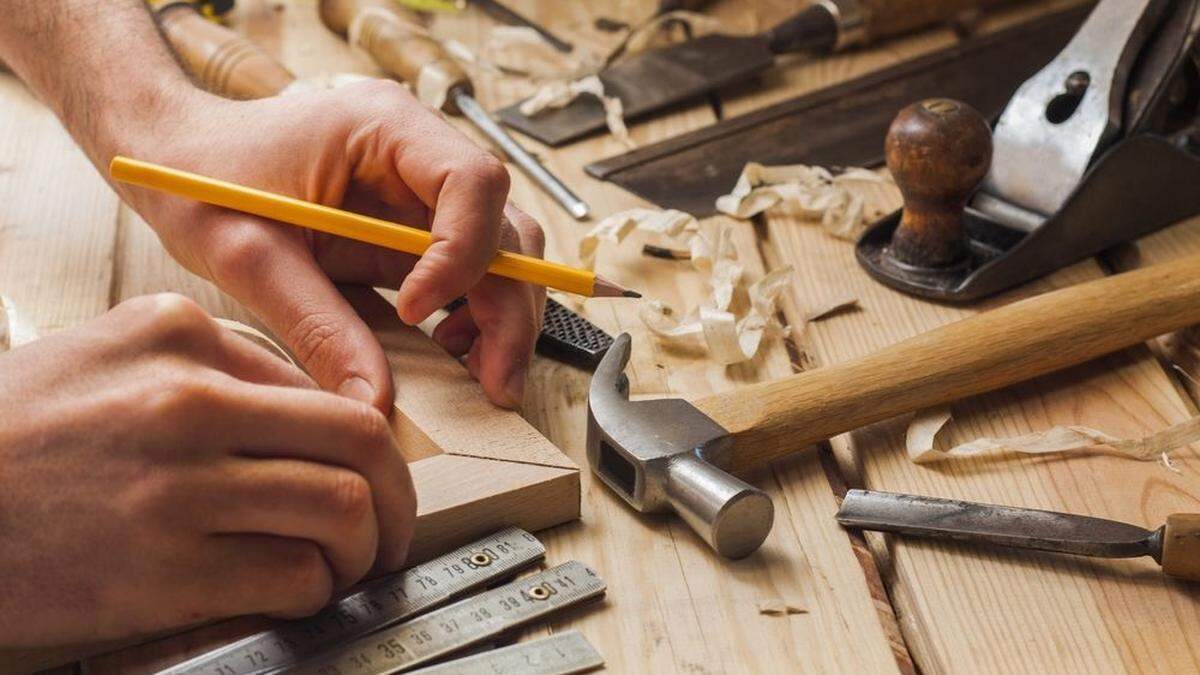 Sujetfoto: Der Tischler geriet mit seinen Fingern in die Maschine