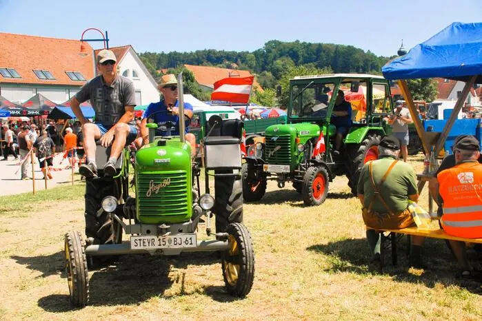 Es kamen über 1000  Besucherinnen und Besucher zum 27. Oldtimertreffen des Markt Hartmannsdorfer Oldtimerclub.