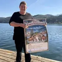 Heidrun Winkler-Wirnsberger hat die Plakate für ihren Christkindlmarkt schon gedruckt