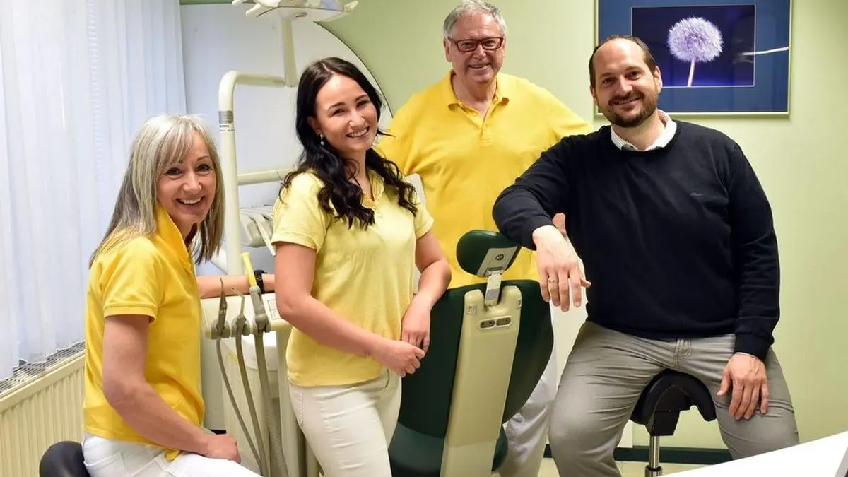 Michael Lassnig und Andreas Maringer mit Assistentinnen